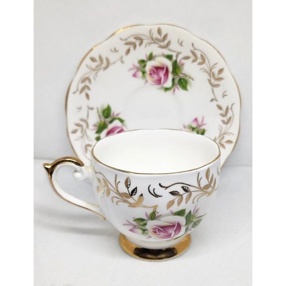 Vintage Queen Anne Floral Bone China England Teacup & Saucer - 112 Gold Trim - Picture 2 of 14